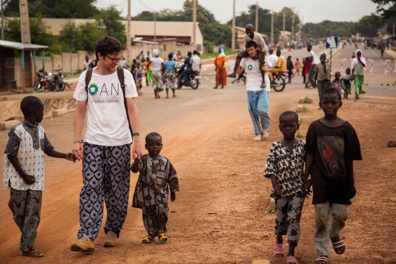 Jóvenes de la ONG OAN International en Nikki, Benin