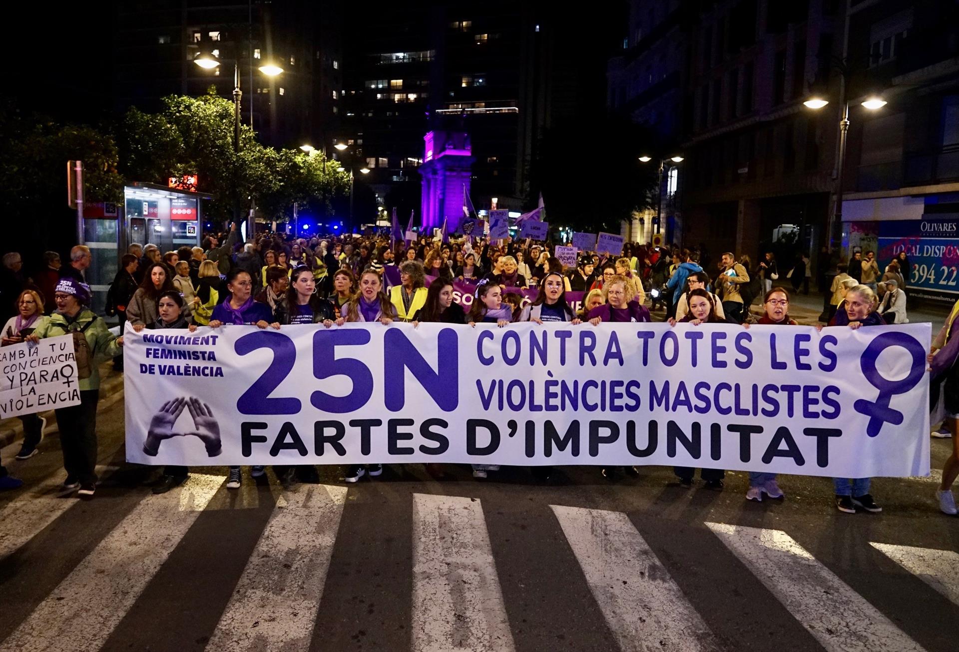 Manifestación del 25N en València, bajo el lema &quot;&#039;Contra todas las violencias machistas. Fartes de impunitat&#039;