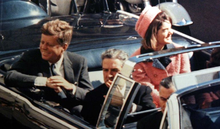 John F. Kennedy pocos minutos antes de su asesinato. 