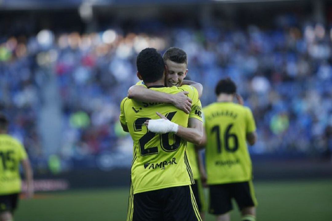 Aléx Blanco celebra con Luis Suárez el gol de la victoria en Málaga