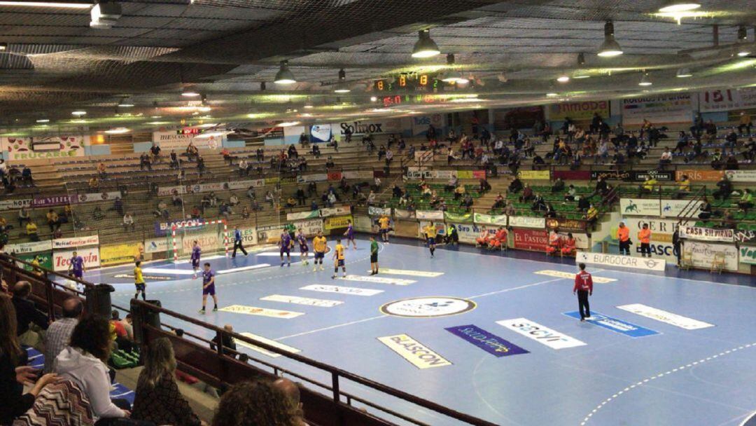 El Villa de Aranda durante un encuentro en el Príncipe de esta temporada con público en las gradas.