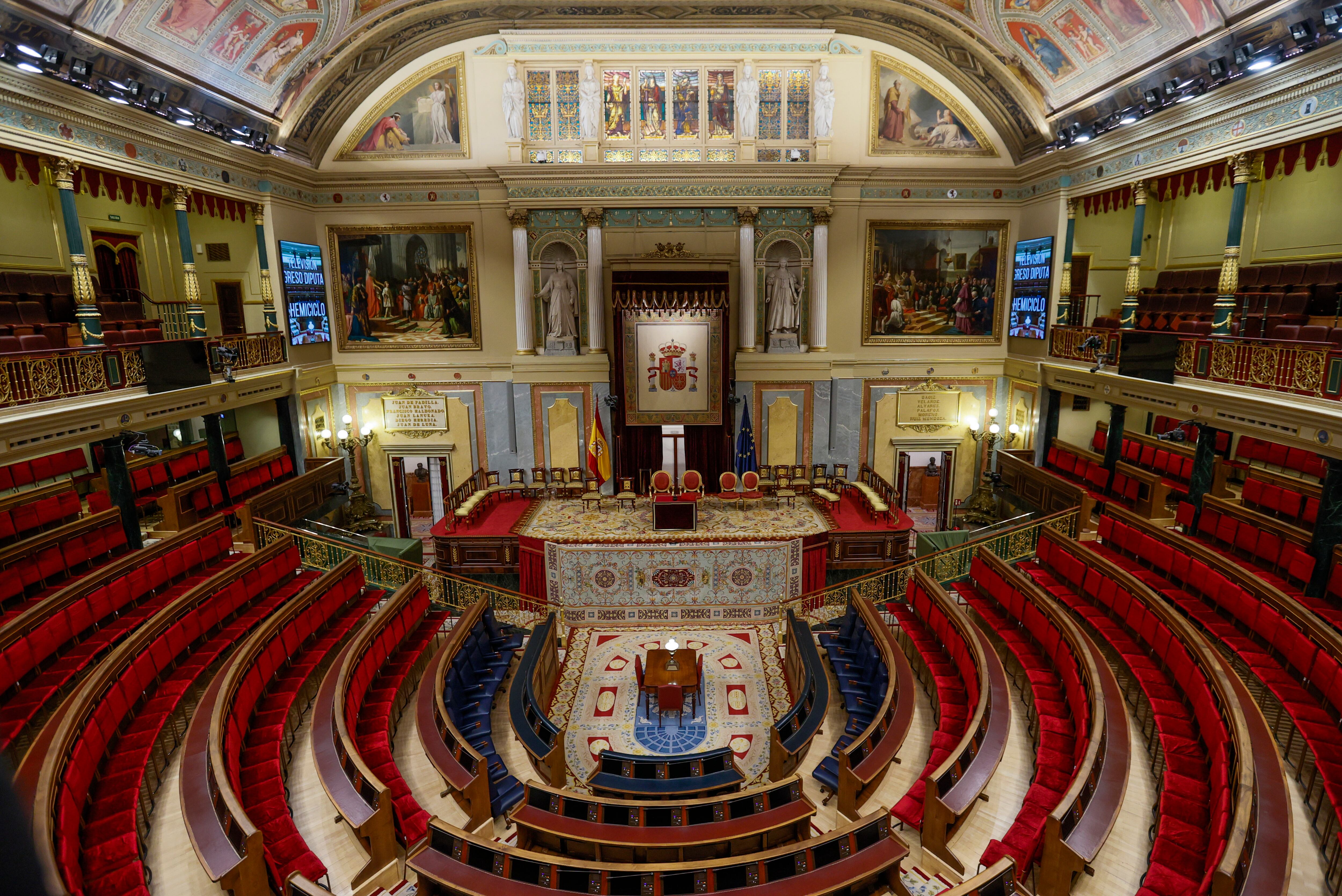 Vista del hemiciclo del Congreso de los Diputados en Madrid, preparado para la jura de la Constitución de la princesa de Asturias, que tendrá lugar el próximo martes, 31 de octubre, coincidiendo con su 18 cumpleaños.