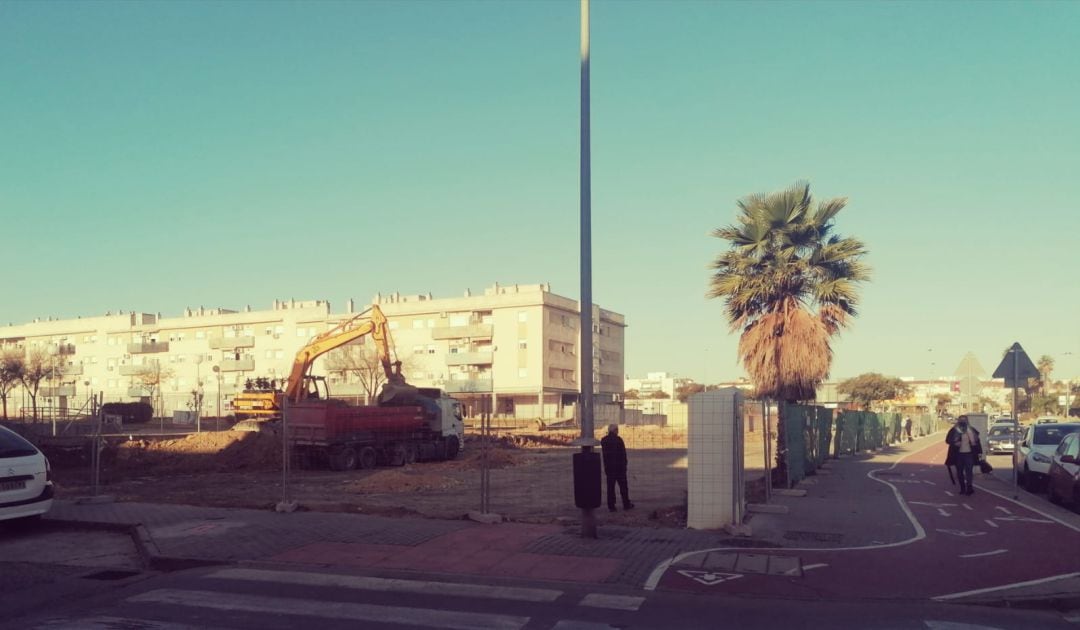 Los trabajos se han iniciado en una parcela de la avenida Puertas del Sur