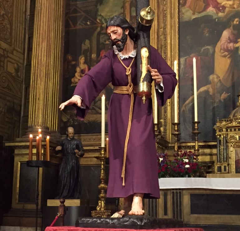 El Señor con la Cruz al Hombro, titular de la Hermandad del Valle, en el altar mayor de la Anunciación tras su restauración en el Instituto Andaluz del Patrimonio Histórico (IAPH)