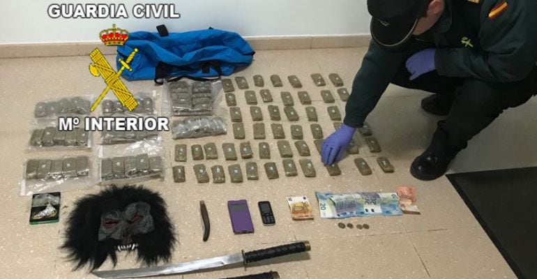 Material del que se ha incautado la Guardia Civil a la pareja detenida en la A-4.