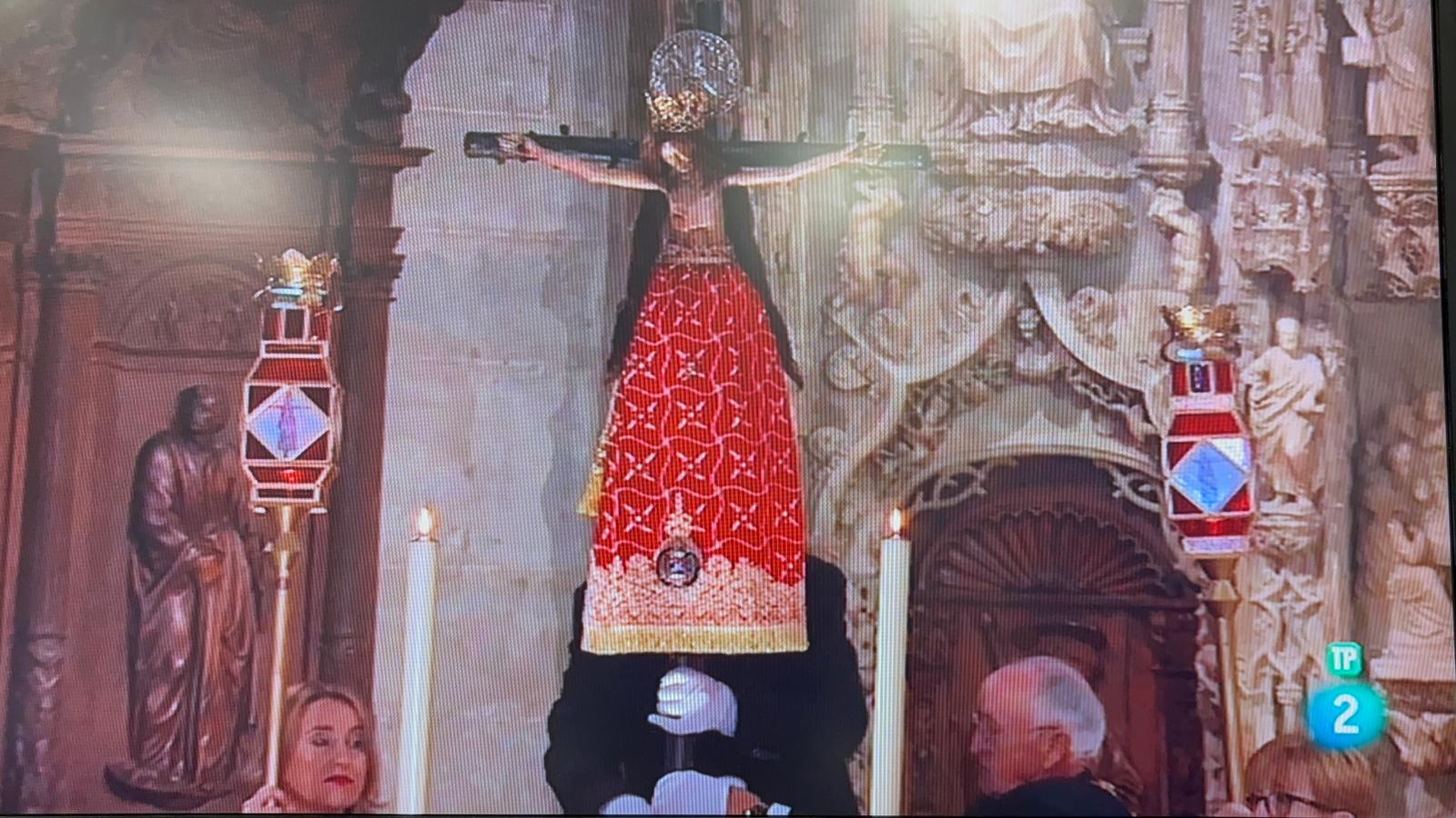 El Santo Cristo de los Milagros presidiendo la celebración