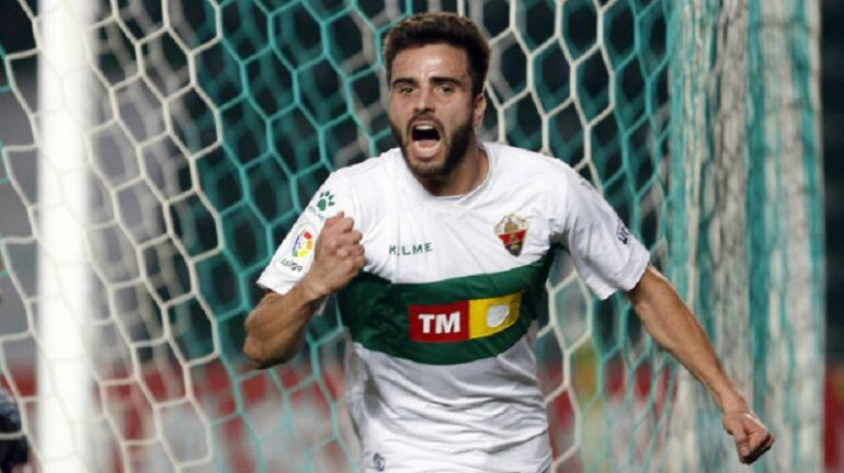 Pelayo celebra un gol con el Elche la pasada temporada