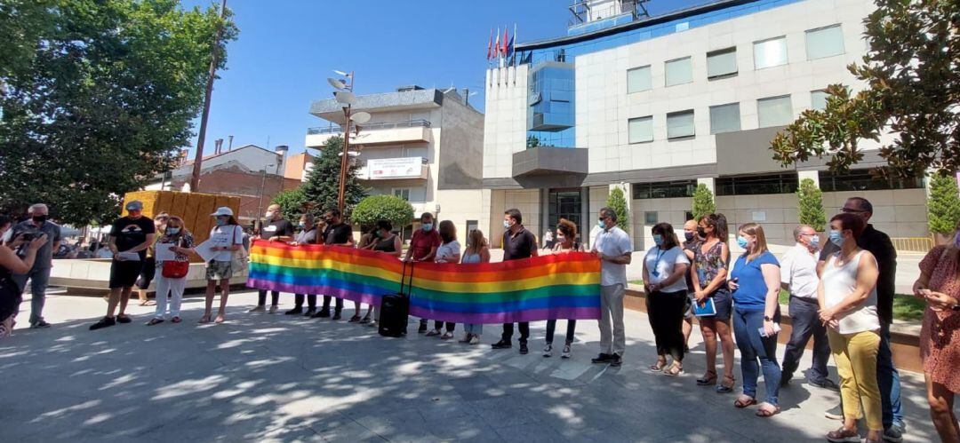 El manifiesto contra delitos de odio se ha leído este jueves en la plaza de la Constitución de Getafe.