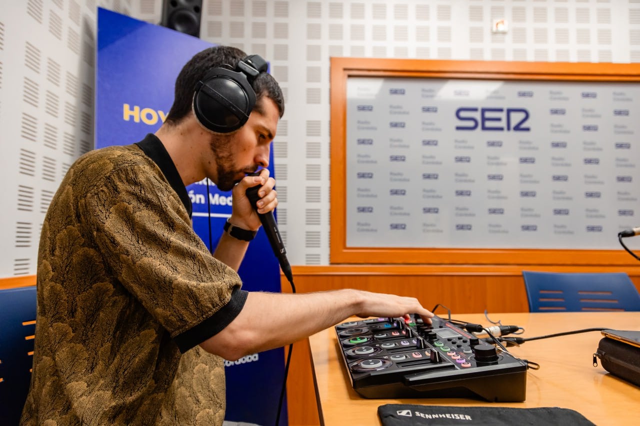 Pablo Cartoy, actuando en Radio Córdoba