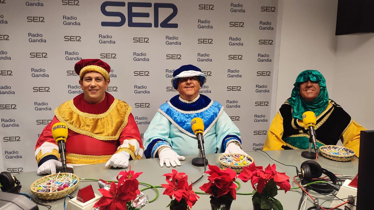 Deseos y muchas peticiones a los pajes reales en los estudios de Radio Gandia