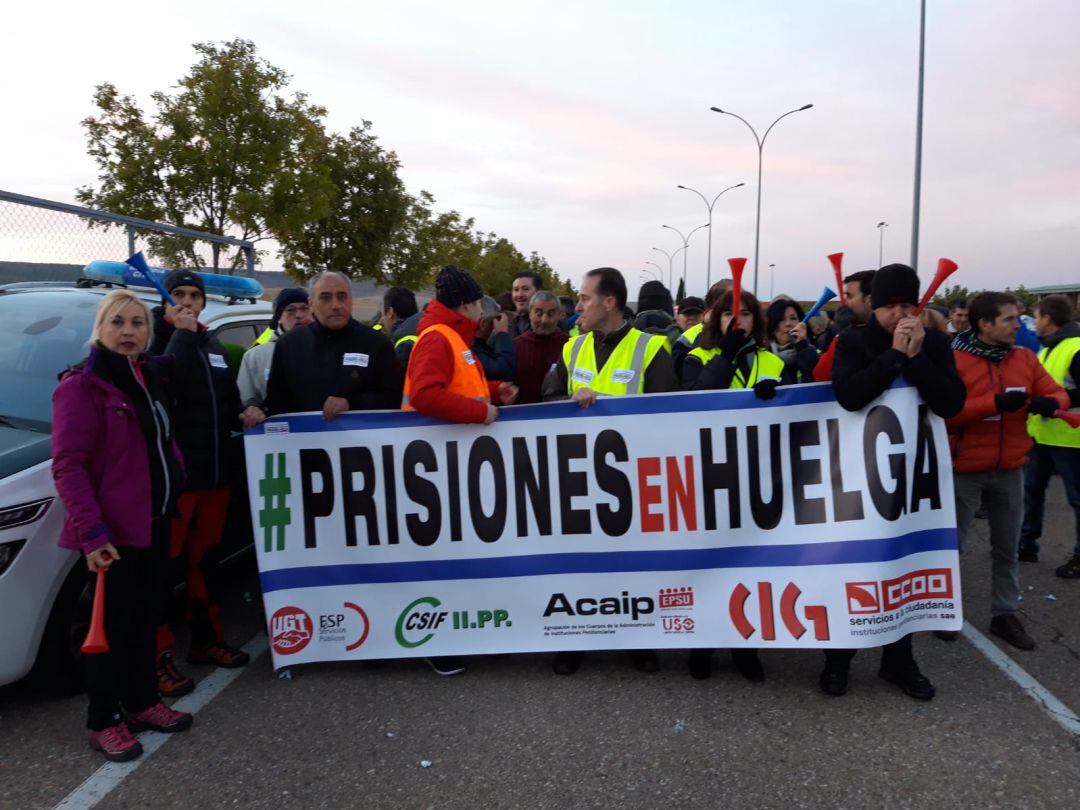 Movilización a las puertas de la cárcel de Dueñas (Palencia)