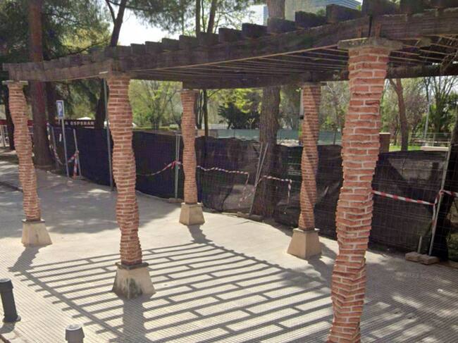 Columnas junto al Parque de la Amistad