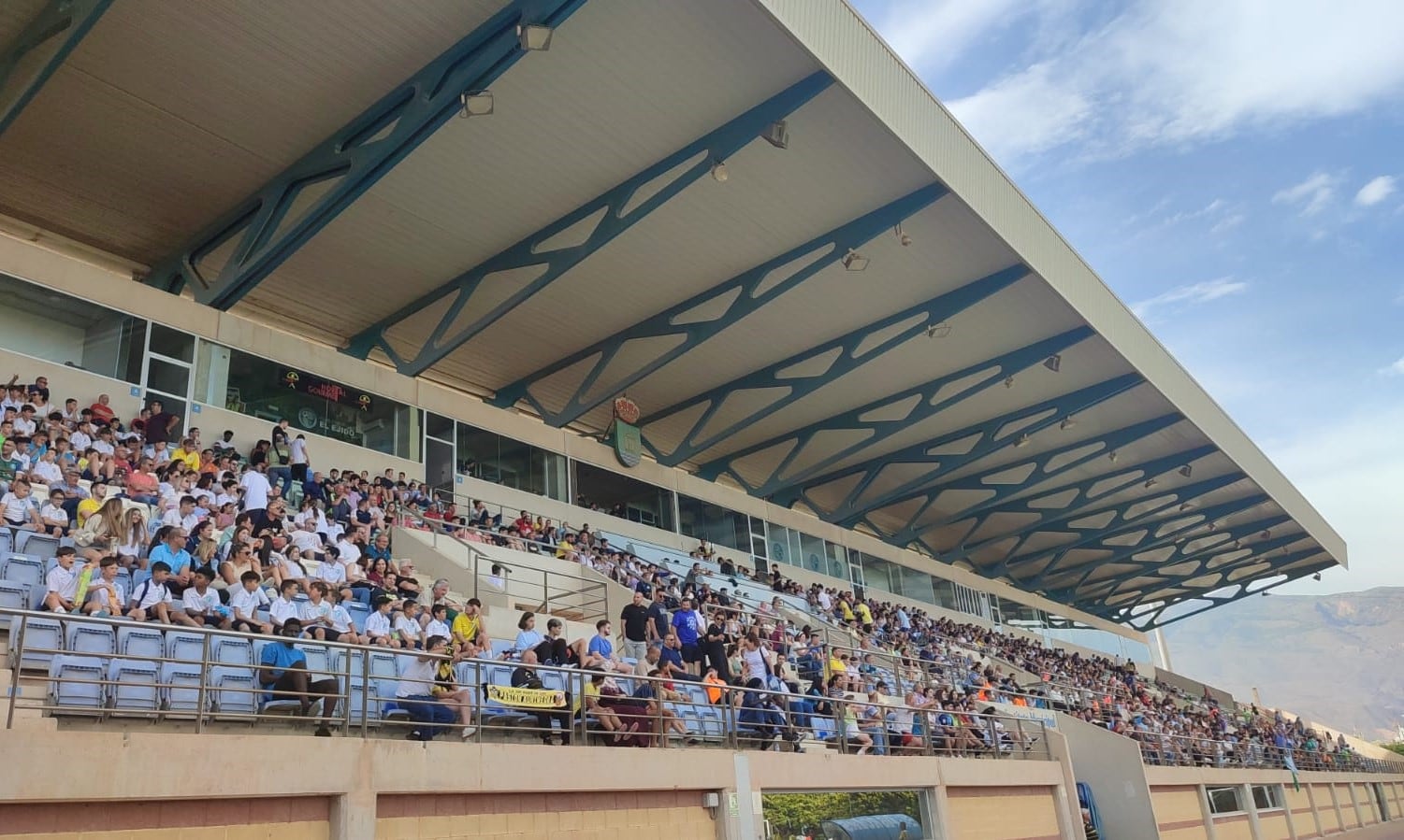 Santo Domingo se abre para vivir un partido de Primera.