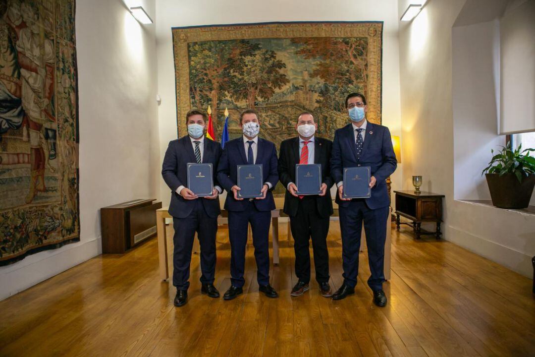 De izquierda a derecha, Nacho Hernando, Emiliano García-Page, Adolfo Muñiz y José Manuel Caballero