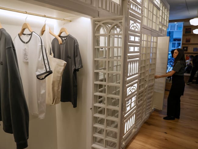 A CORUÑA, 09/05/25.- Interior de la primera tienda que Zara abrió en 1975 en la céntrica calle de Juan Flórez de A Coruña durante el primero de los actos que tiene lugar con motivo del cincuenta aniversario de la marca, este lunes, día en que se cumple esta efeméride. EFE/Cabalar