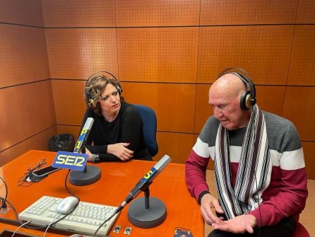 Lucía y Atanasio Ruiz en los estudios de Radio Zaragoza