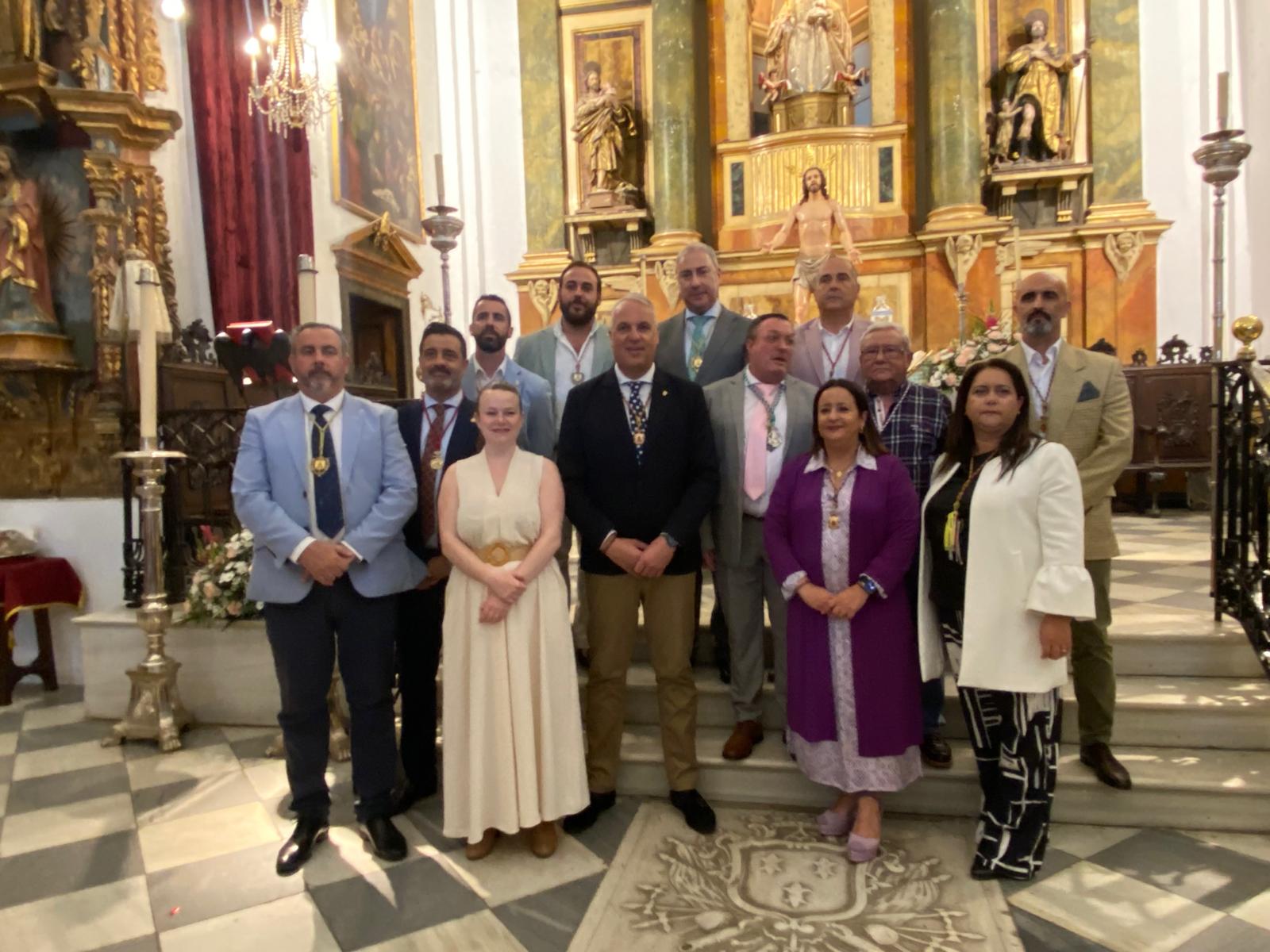 Hdad. del  Rocío San Roque junto autoridades de la ciudad.