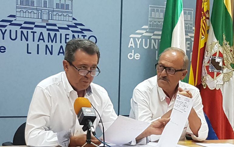 Juan Fernández y Joaquín Robles en rueda de prensa.