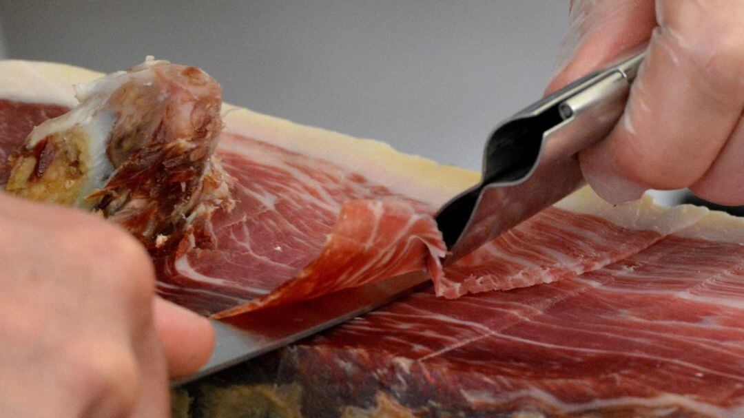 Elda impartirá un curso de “Perfeccionamiento del corte de jamón y emplatados”