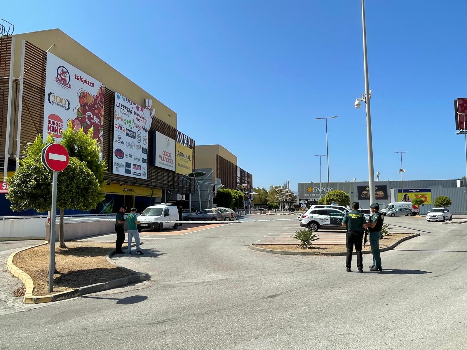 La Guardia Civil acordona el polígono de Palmones