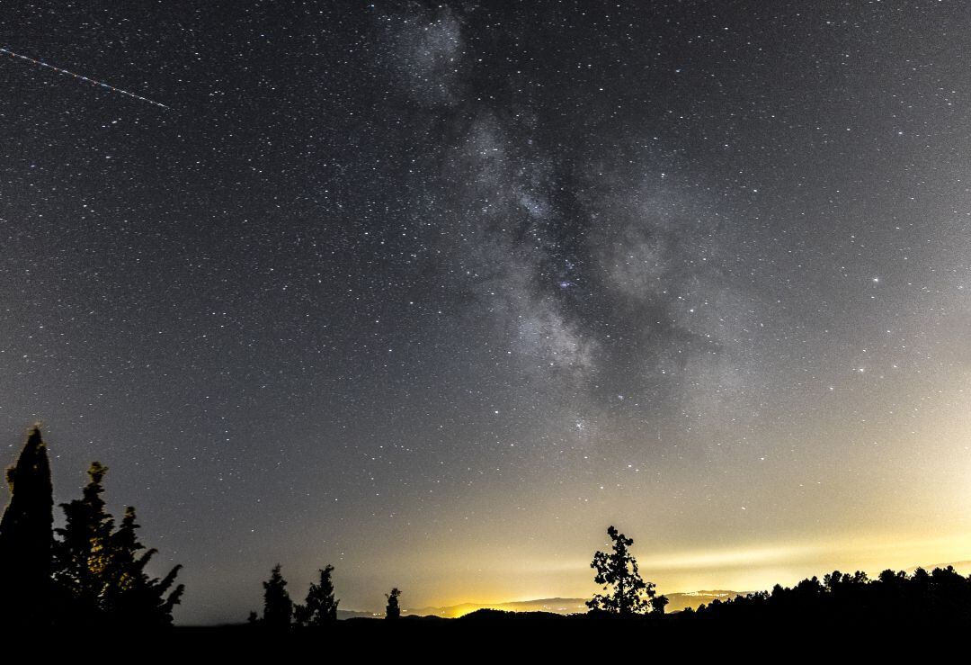 Vista de la Via Lactea des del Santuario de los Àngels en Girona