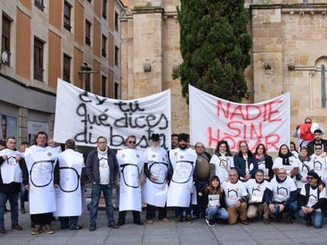 Acción de calle para concienciar sobre la problemática de las personas sin hogar