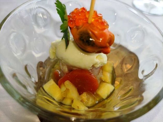 Conejo relleno de quisquilla de Motril en escabeche con granizada de piña y mejillón de roca