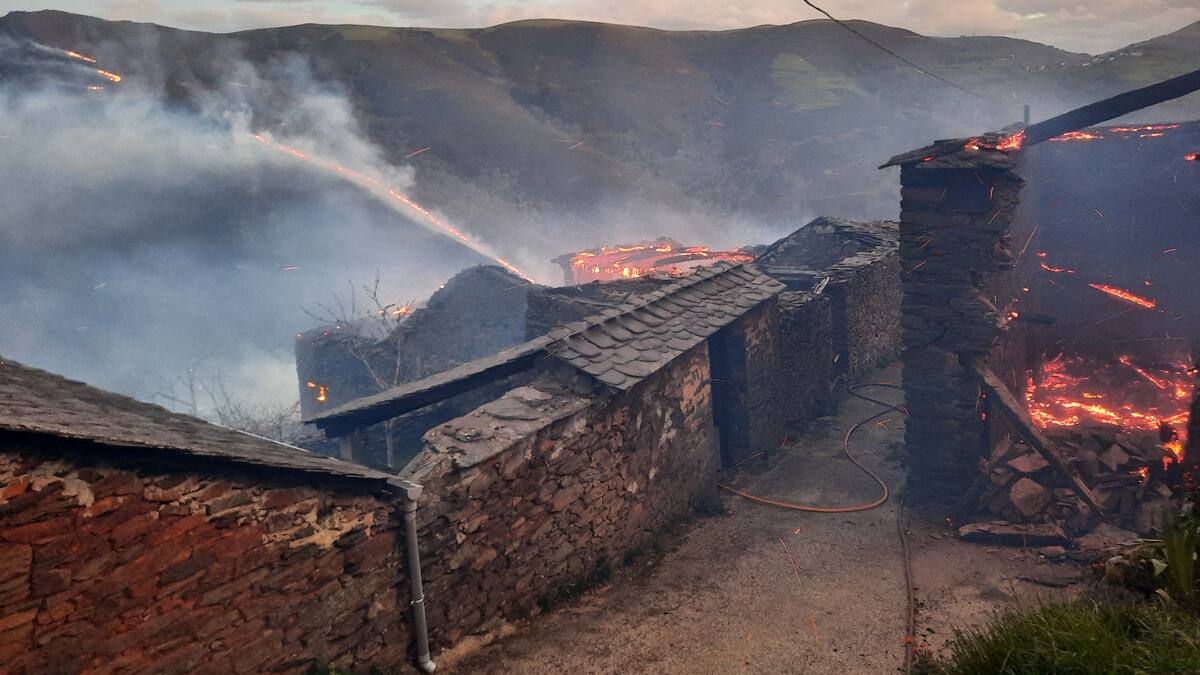 El fuego castiga al occidente, a la espera de la lluvia del fin de semana