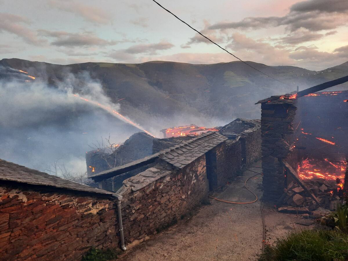 El fuego castiga al occidente, a la espera de la lluvia del fin de semana