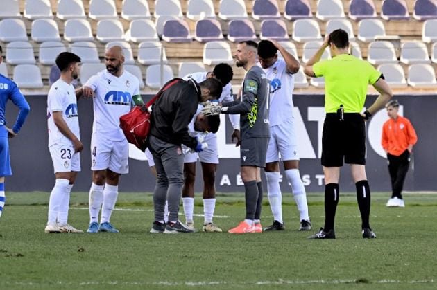 Jugada de la lesión de Adri Paz en el partido ante el Arenas de Armilla.