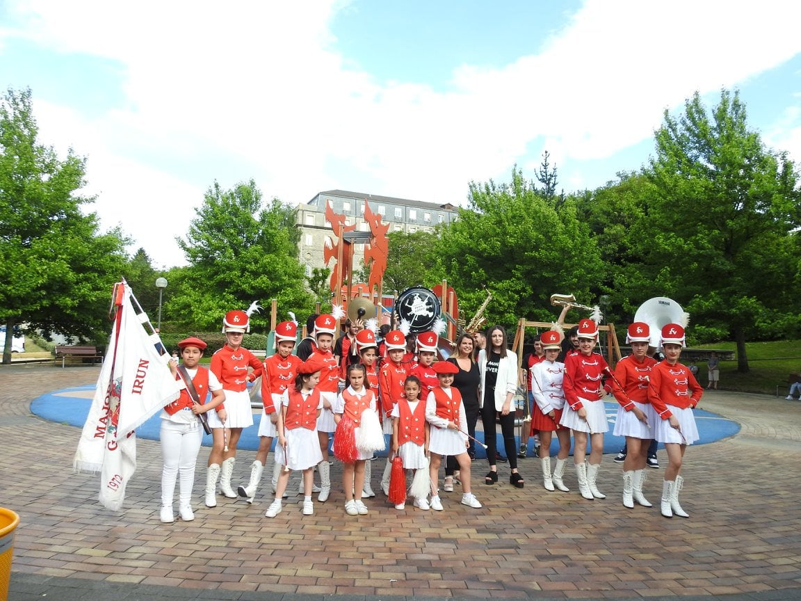 Grupo de majorettes de San Vicente de Paúl