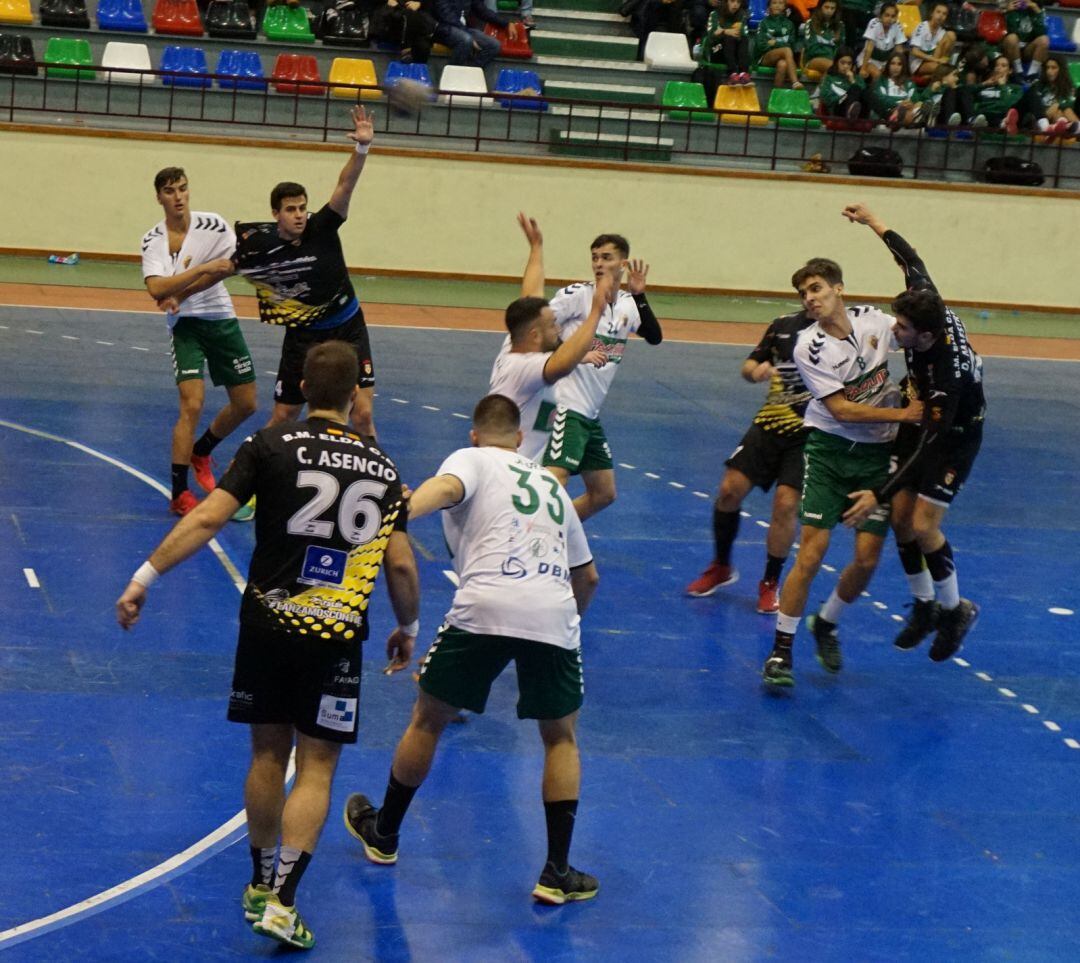 El Bm. Elda - C.E.E. no pasó apuros para sumar los dos puntos en la cancha ilicitana