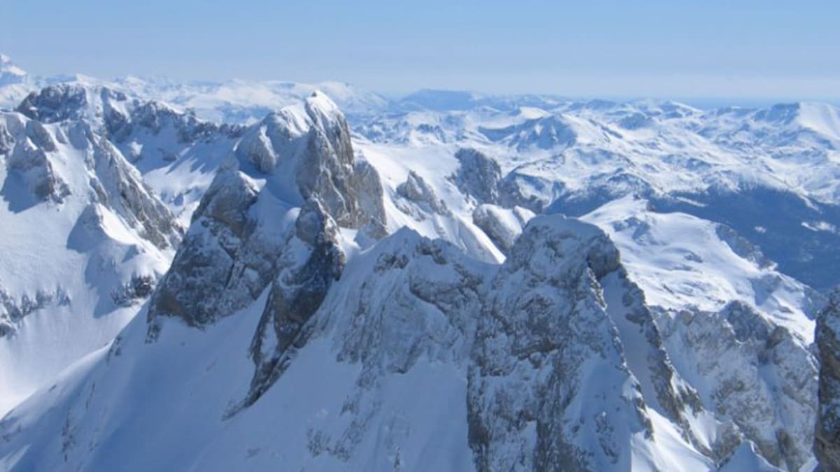 Peligro de aludes en Picos de Europa por nieve reciente y viento fuerte