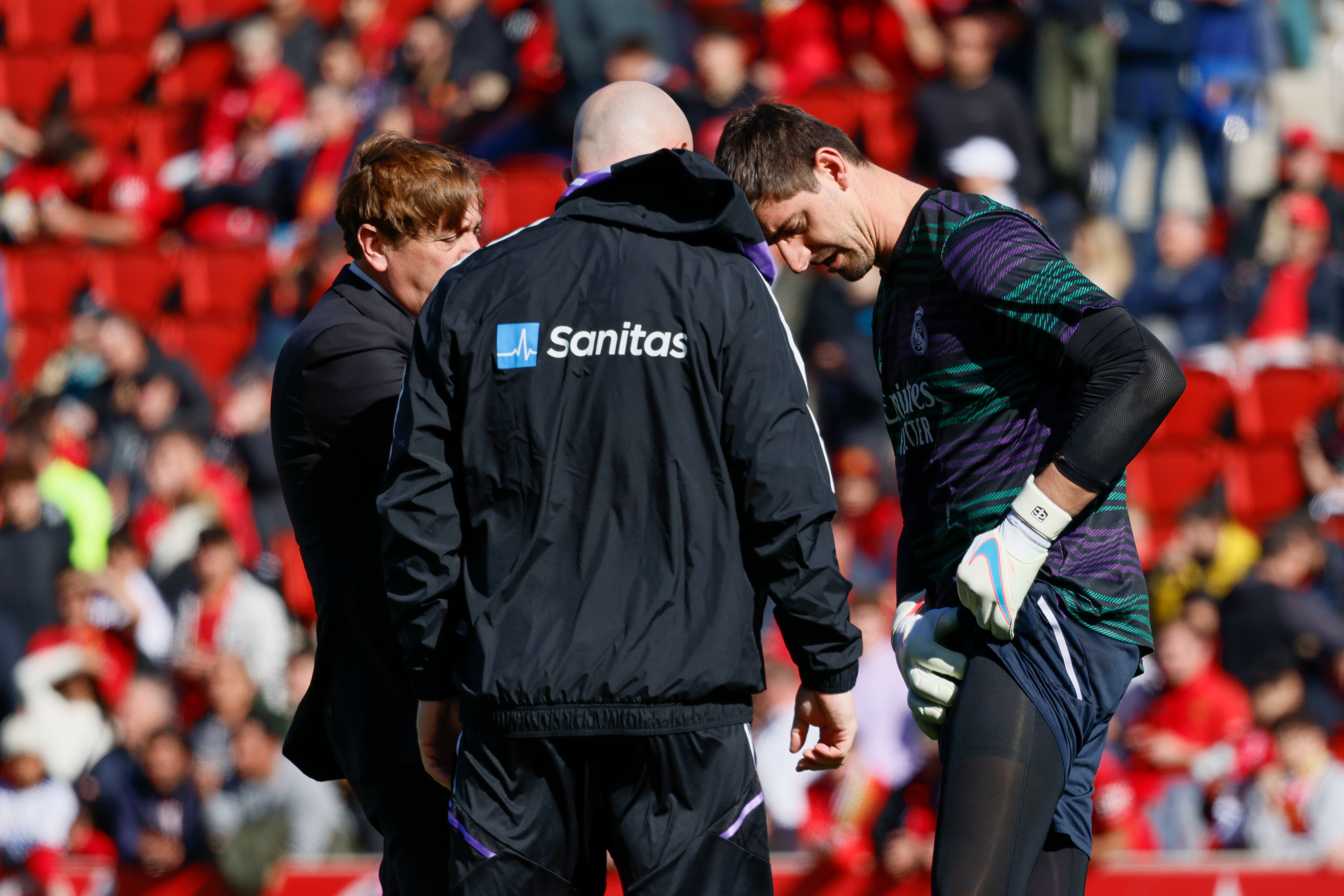 El portero del Real Madrid, Thibaut Courtois, se ha lesionado en la previa del partido de La Liga que disputan contra el Mallorca en el estadio de Son Moix.