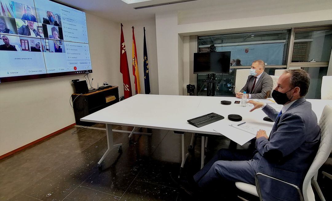 El consejero Javier Celdrán ha presidido la reunión de la Mesa contra la Despoblación