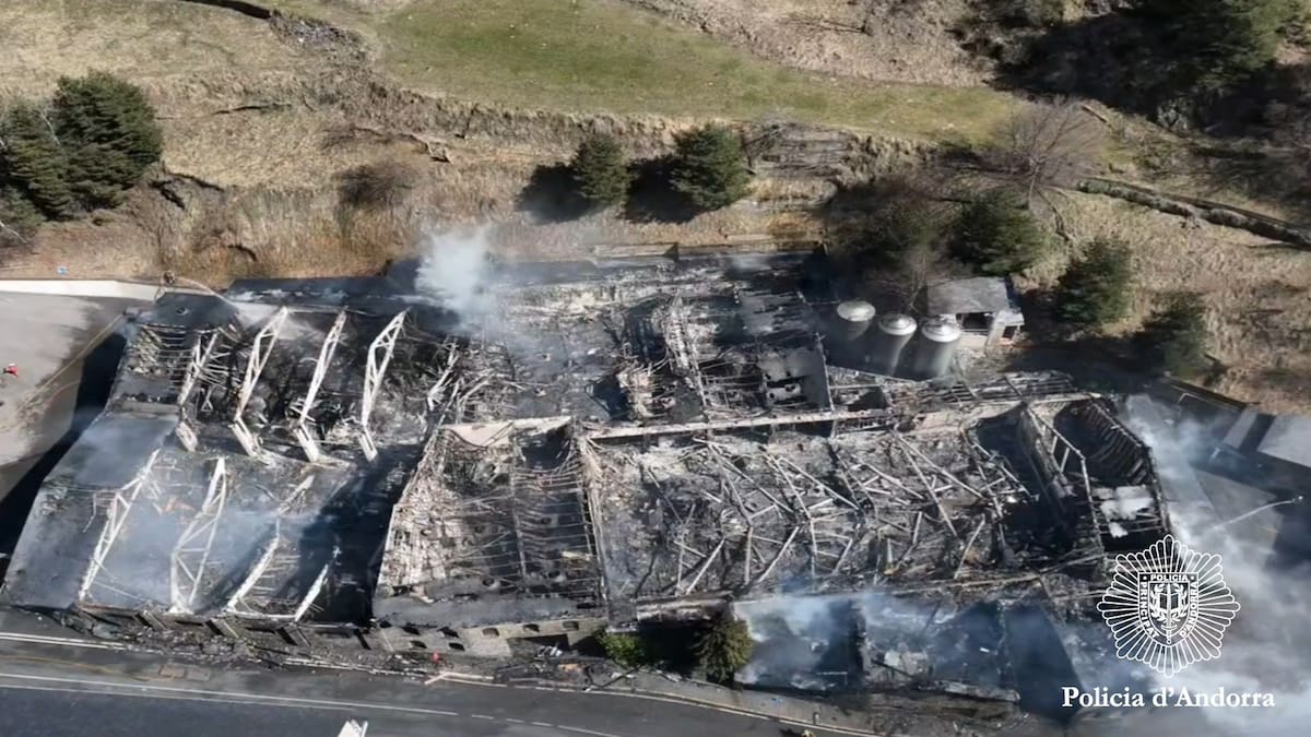 Extingit l'incendi de la fàbrica d'Aigües d'Arinsal