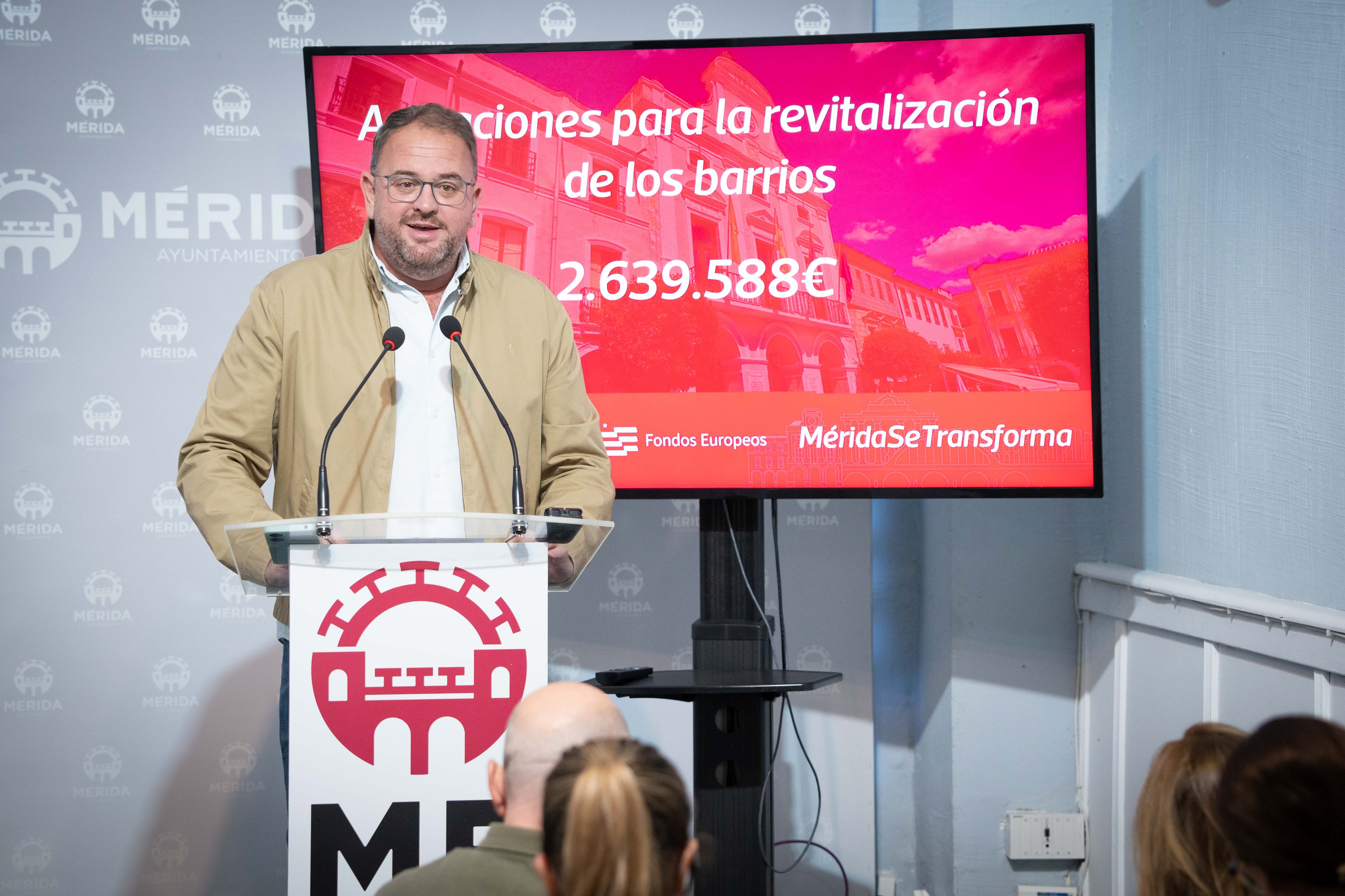 Antonio Rodríguez Osuna, alcalde de Mérida, presenta los proyectos con cargo a Fondos EDIL