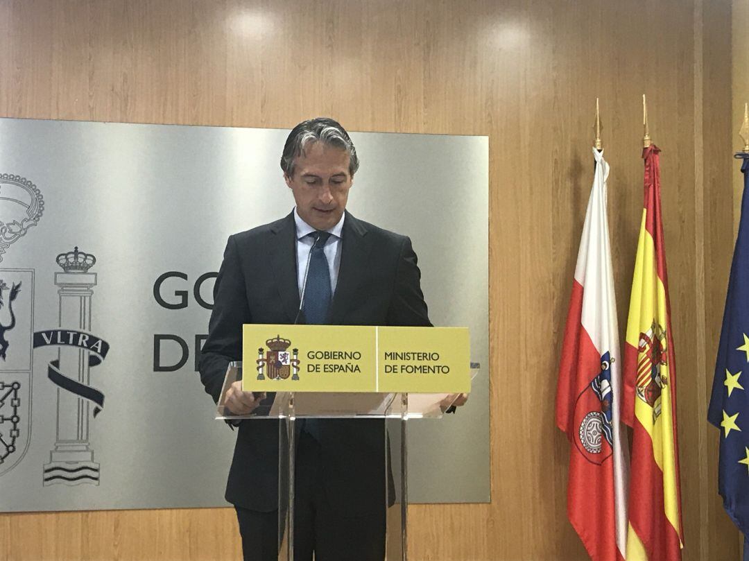 El ministro de Fomento, Iñigo de la Serna, en la Delegación del Gobierno.