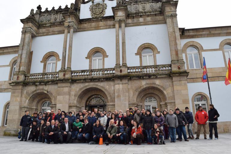 Usuarios de Aspnais en una visita a la Diputación de Lugo