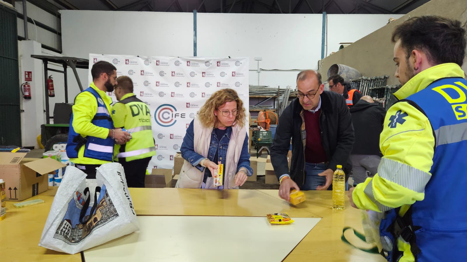 Solidaridad extremeña con Valencia. Los ayuntamientos coordinan el envío de ayuda humanitaria y material