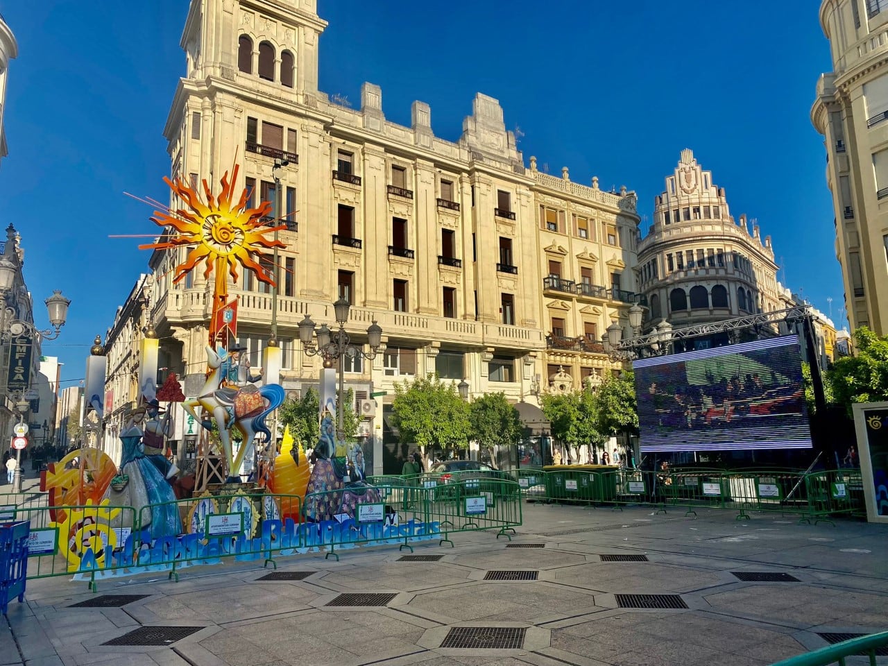 Los monumentos de promoción de les Fogueres de Sant Joan ya lucen en Córdoba