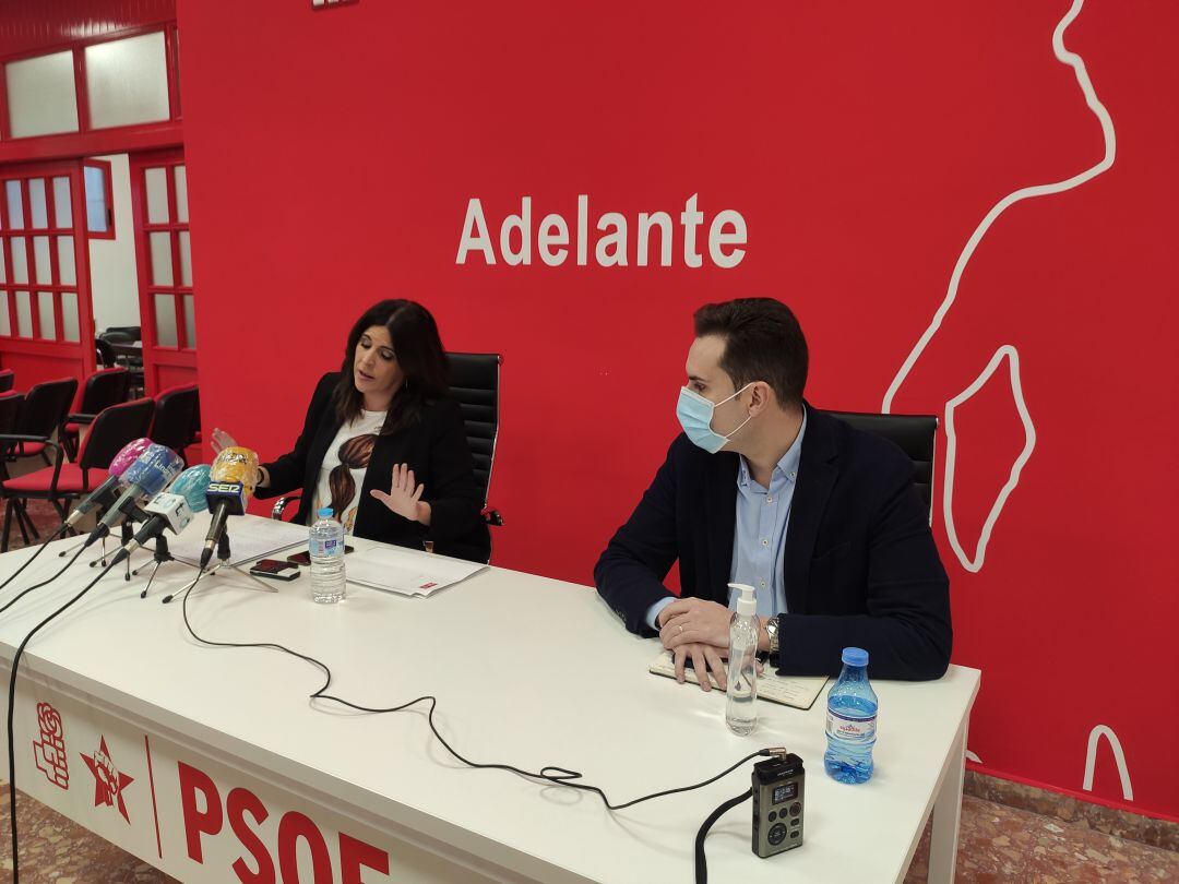 Ángeles Ferriz y José Latorre (PSOE).