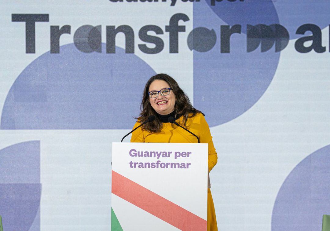 La vicepresidenta del Consell, Mónica Oltra, ha participado este domingo en Barcelona en un acto con la vicepresidenta del Gobierno Yolanda Díaz y la alcaldesa de Barcelona, Ada Colau.