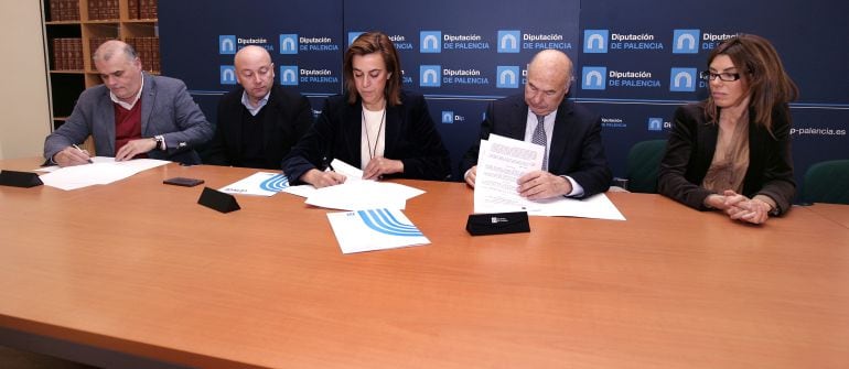 firma de los convenios en la Diputación Provincial de Palencia
