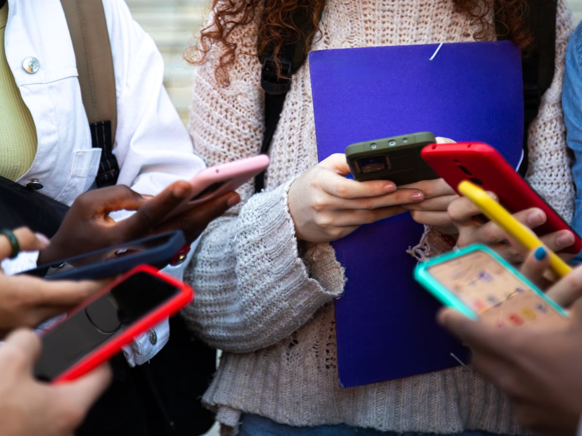 ¿Qué hacer con los menores y las redes sociales? La obra que reflexiona sobre la violencia a la que están expuestos los jóvenes