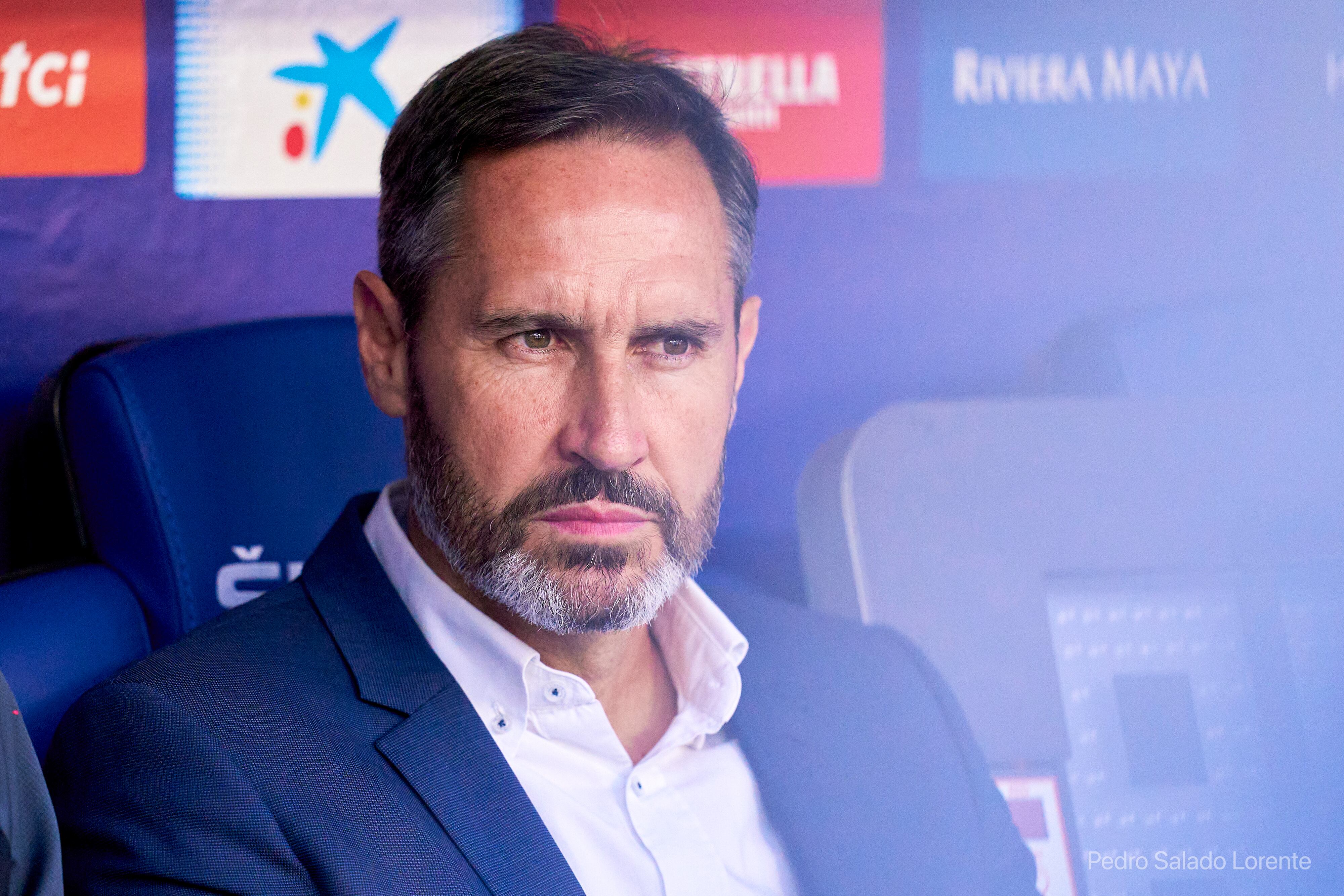 BARCELONA, SPAIN - MAY 08: Vicente Moreno, head coach of RCD Espanyol during the La Liga Santander match between RCD Espanyol and CA Osasuna at RCDE Stadium on May 08, 2022 in Barcelona, Spain. (Photo by Pedro Salado/Quality Sport Images/Getty Images)
