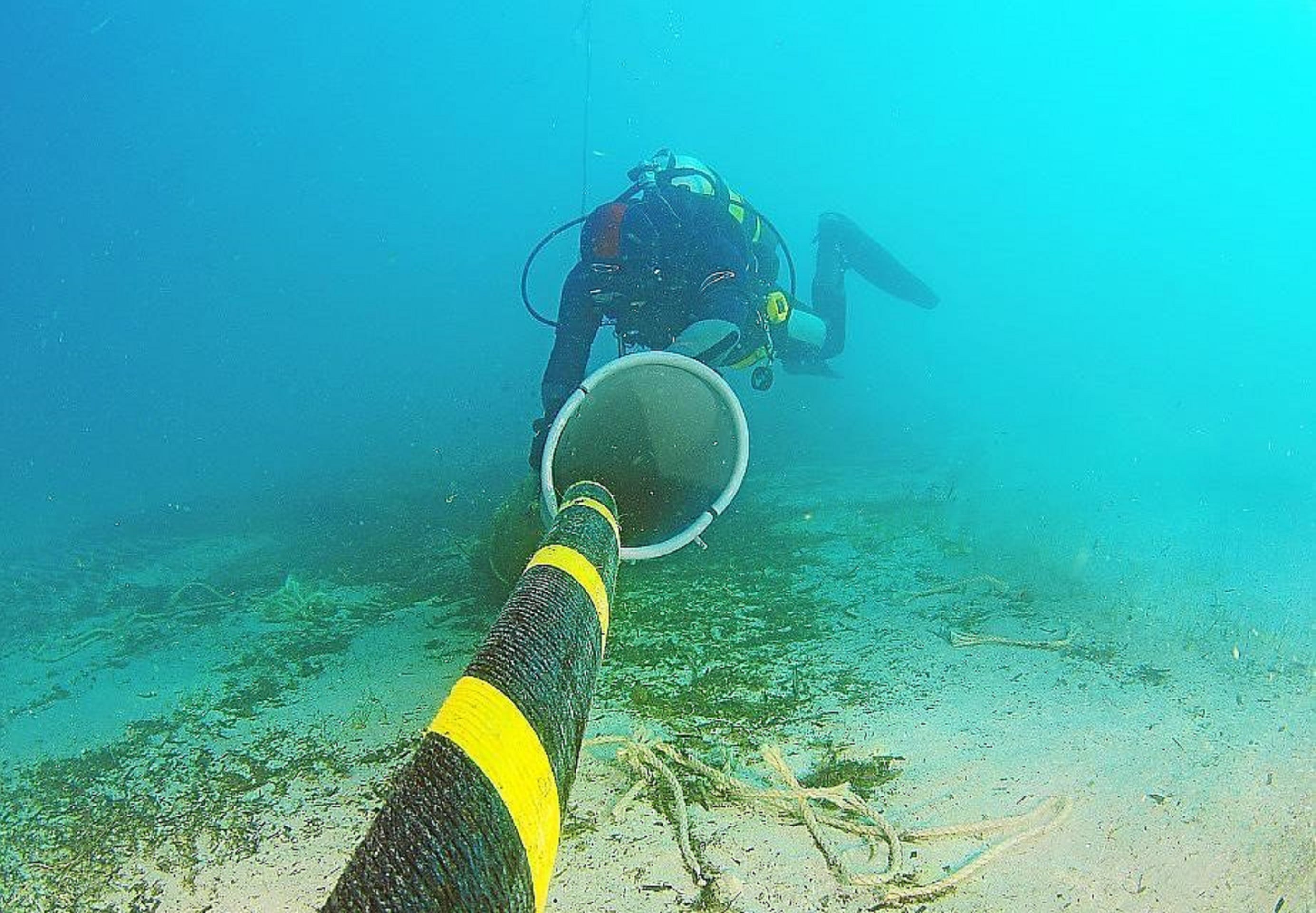 Imagen de archivo del trabajo de instalación del cable submarino