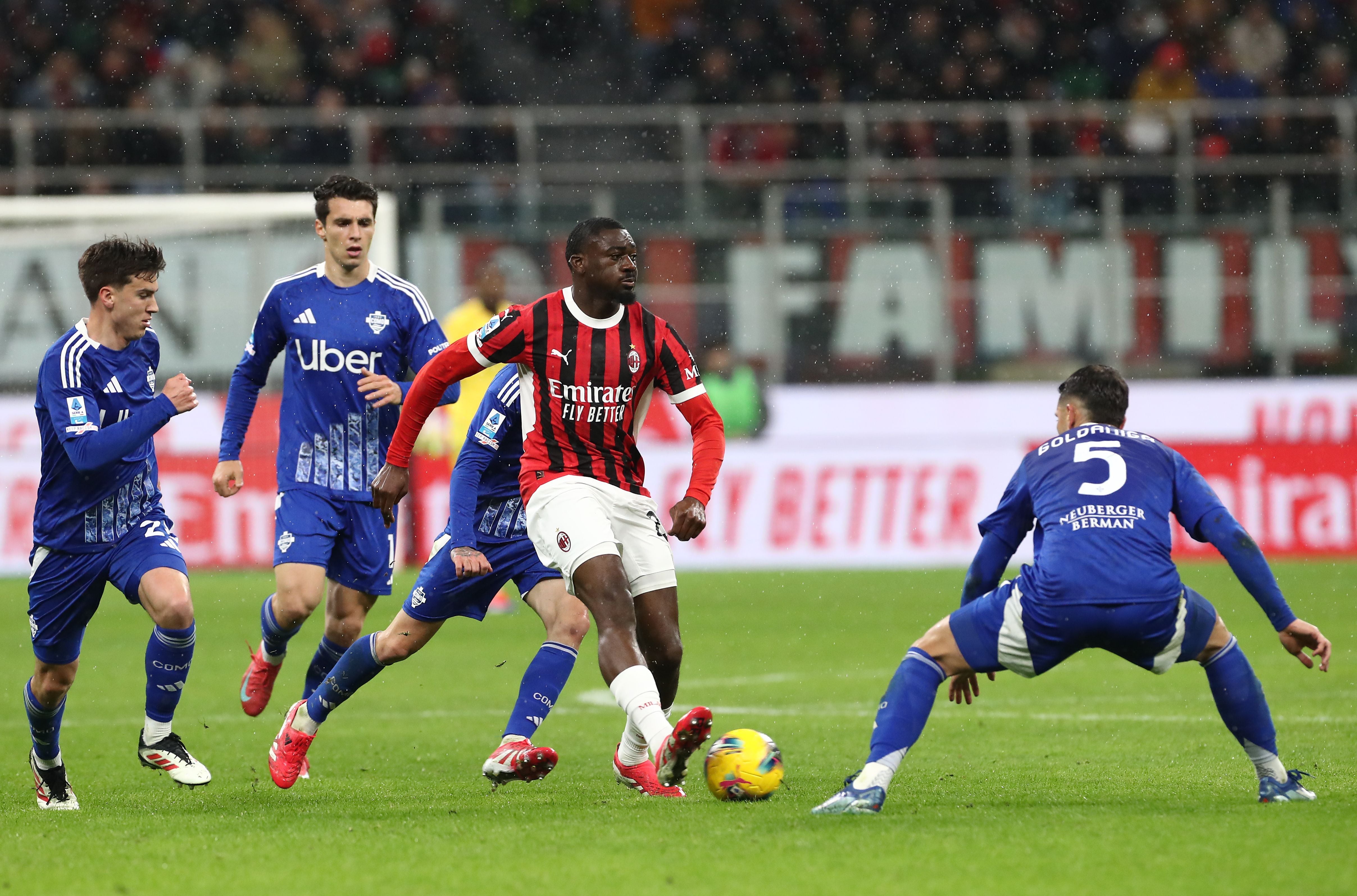 Jugadores del Milan y del Como, en un partido de la Serie A 2024/25