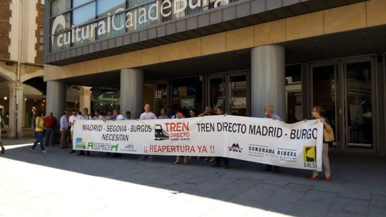 Un sábado más sale a las calles de Aranda la manifestación por la reapertura del tren Directo Madrid-Aranda-Burgos