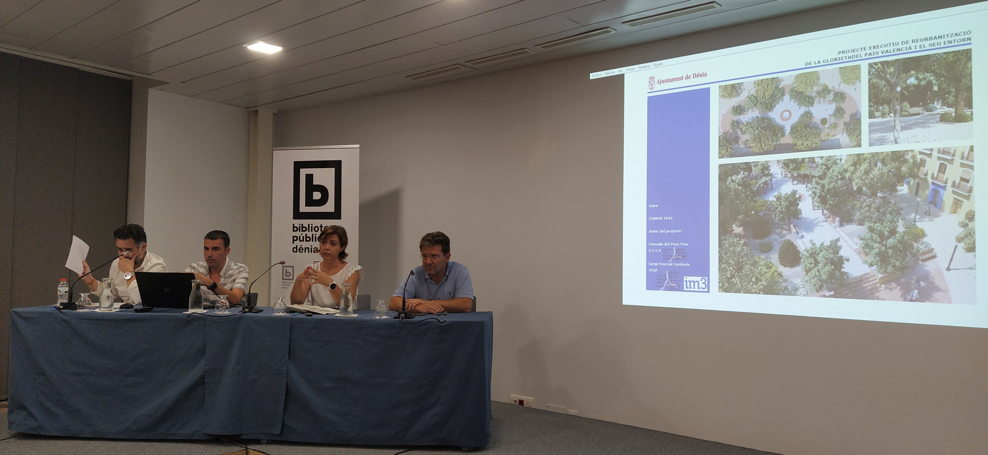 Reunión con vecinos y propietarios de negocios para explicarles las fechas de ejecución del proyecto de reurbanización.